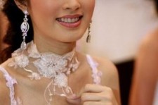 扬中人妖皇后(中国富豪娶人妖皇后)