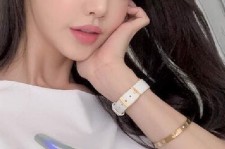 扬中全国在线兼职女伴游联系人(富婆中介2717281818)