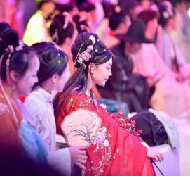 扬中汉服模特兼职(想做汉服模特去哪里找)