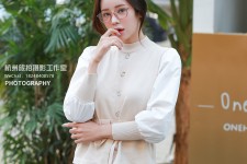 扬中兼职模特被摄影师亲(兼职模特被摄影师亲了)