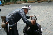 扬中欲带老伴游遍中国(带着老伴去旅游)
