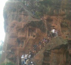 扬中乐山旅游攻略(乐山旅游攻略自由行路线推荐)