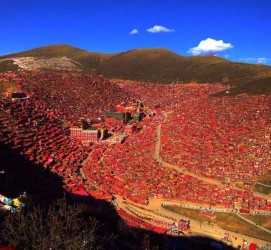 扬中色达旅游攻略(成都到色达旅游攻略)