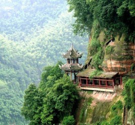 扬中四川旅游攻略(四川旅游攻略路线图)