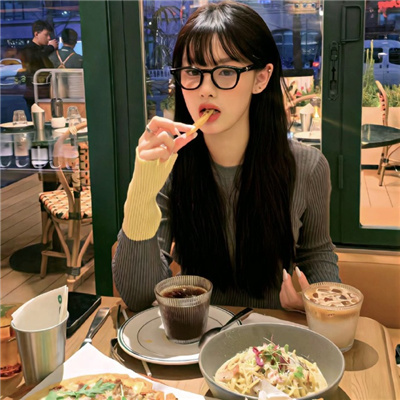 扬中伴游女生娄婷的资料