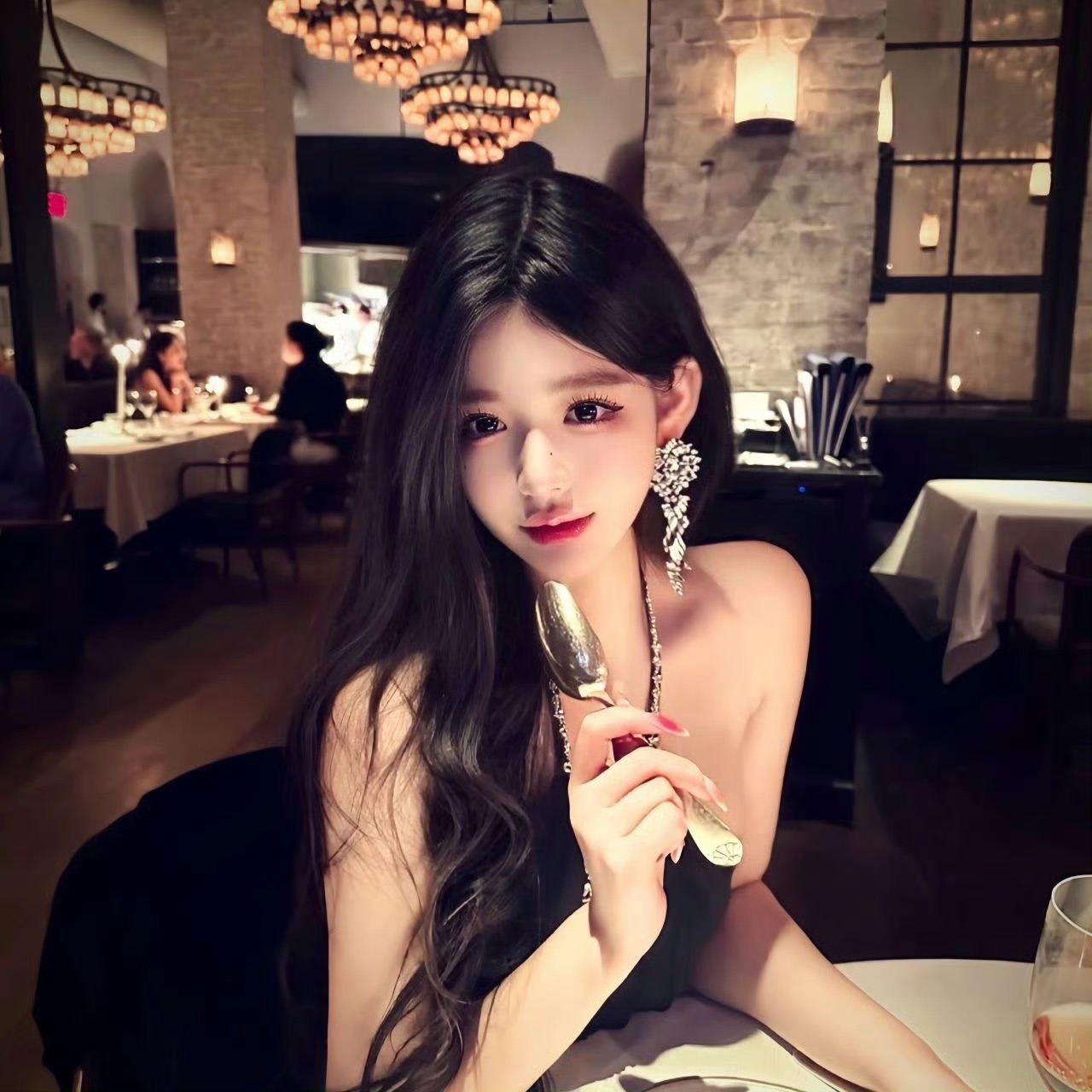 扬中伴游女生蓝盈盈的资料