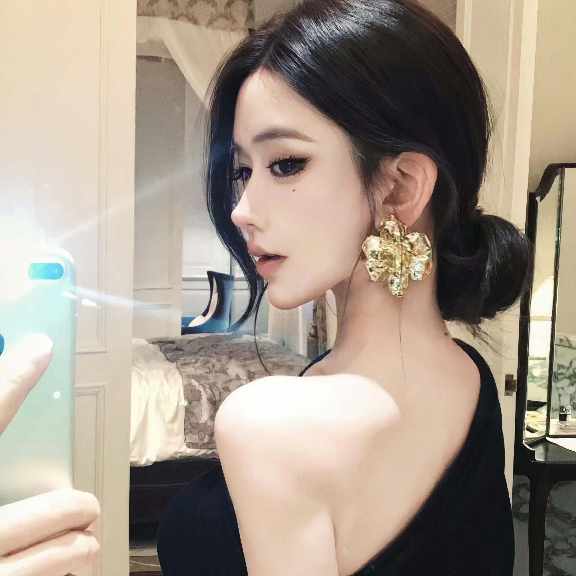 扬中伴游女生靖骊萍的资料