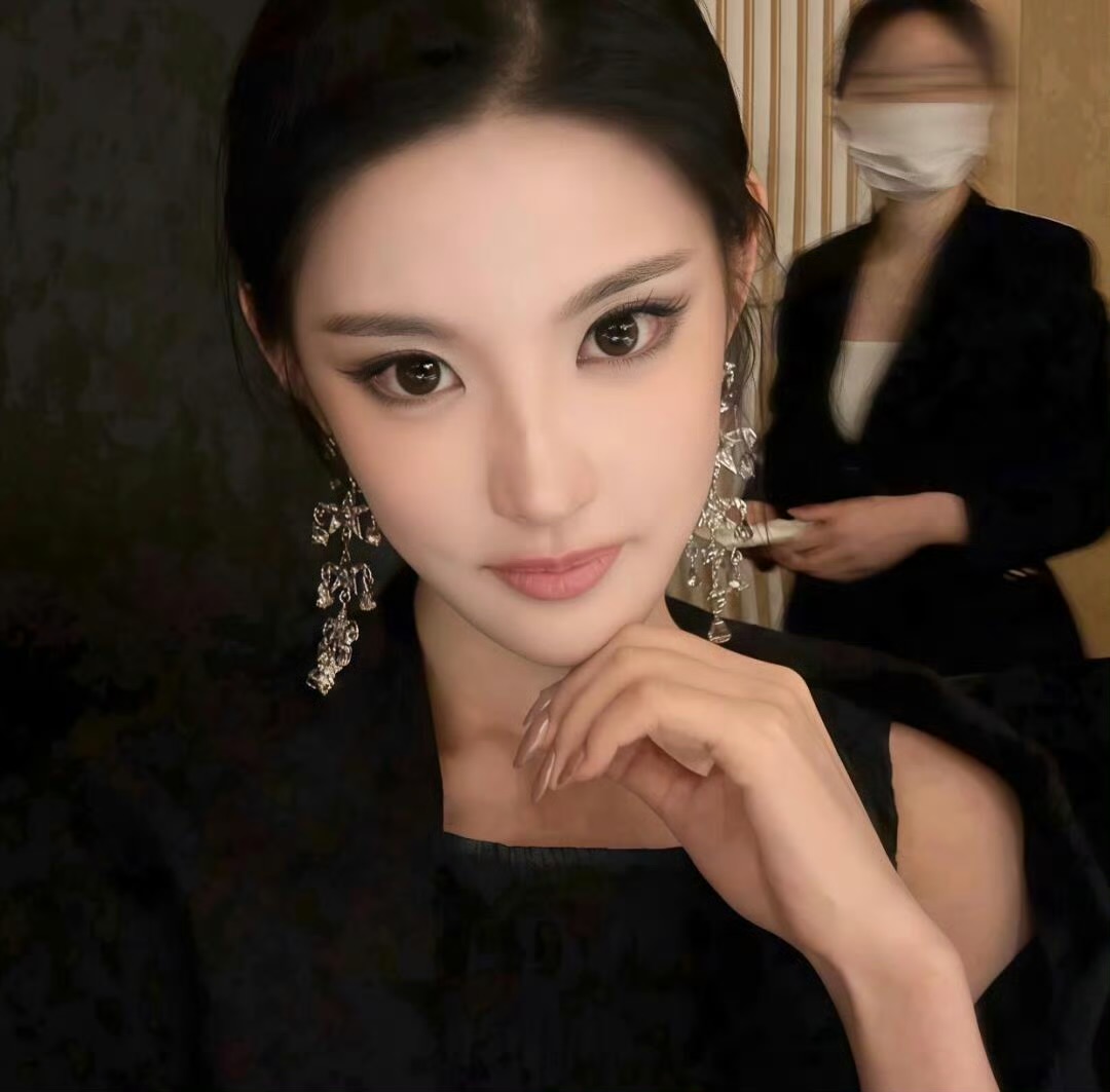 扬中伴游女生 | Isabella Chen的资料