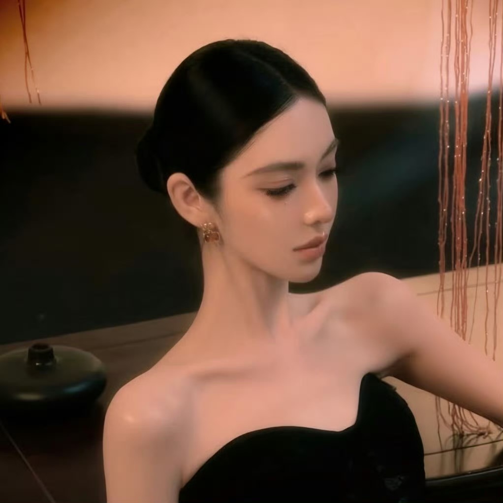 扬中伴游女生 | Emily的资料